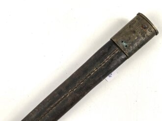 Preußen Kaiserreich, Scheide für Seitengewehr 1871, Naht geschlossen, Truppenstempel auf Mundblech, Abnahmestempel auf Mund- und Ortblech, Klammer Mundblech fehlt ,Leder darunter ausgerissen