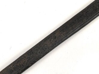 Preußen Kaiserreich, Scheide für Eigentums-Seitengewehr 1871, Naht geschlossen, Scheidenmundöffnung  für Klingenbreite 23,5 mm, Gesamtlänge ca 50 cm, Leder hart