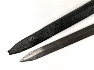 Großbritannien, Drummer Sword für Royal Marines, Modell 1857 Pattern Mark1, 2 schneidige Klinge mit Mittelgrat, Messinggriff mit Herrschermonogram VR, diverse Stempel und Marken auf dem Griffstück