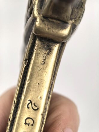 Großbritannien, Drummer Sword für Royal Marines, Modell 1857 Pattern Mark1, 2 schneidige Klinge mit Mittelgrat, Messinggriff mit Herrschermonogram VR, diverse Stempel und Marken auf dem Griffstück