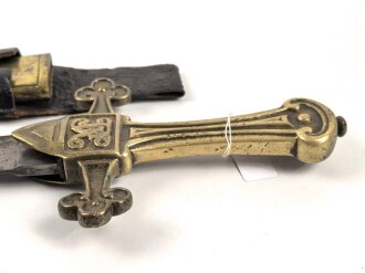Großbritannien, Drummer Sword für Royal Marines, Modell 1857 Pattern Mark1, 2 schneidige Klinge mit Mittelgrat, Messinggriff mit Herrschermonogram VR, diverse Stempel und Marken auf dem Griffstück