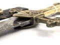 Großbritannien, Drummer Sword für Royal Marines, Modell 1857 Pattern Mark1, 2 schneidige Klinge mit Mittelgrat, Messinggriff mit Herrschermonogram VR, diverse Stempel und Marken auf dem Griffstück