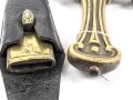 Großbritannien, Drummer Sword für Royal Marines, Modell 1857 Pattern Mark1, 2 schneidige Klinge mit Mittelgrat, Messinggriff mit Herrschermonogram VR, diverse Stempel und Marken auf dem Griffstück