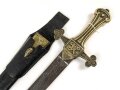Großbritannien, Drummer Sword für Royal Marines, Modell 1857 Pattern Mark1, 2 schneidige Klinge mit Mittelgrat, Messinggriff mit Herrschermonogram VR, diverse Stempel und Marken auf dem Griffstück
