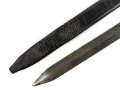 Großbritannien, Drummer Sword für Royal Marines, Modell 1857 Pattern Mark1, 2 schneidige Klinge mit Mittelgrat, Messinggriff mit Herrschermonogram VR, diverse Stempel und Marken auf dem Griffstück