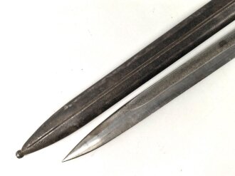 1.Weltkrieg, Aushilfsseitengewehr Typ EB 28 ( nach Carter ) mit gegossenem Ganzstahlgriff ,Parierstange bzw Mündungsring wohl feldmäßig entfernt, Scheide Originallack,