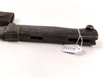 1.Weltkrieg, Aushilfsseitengewehr Typ EB 28 ( nach Carter ) mit gegossenem Ganzstahlgriff ,Parierstange bzw Mündungsring wohl feldmäßig entfernt, Scheide Originallack,