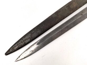 1.Weltkrieg, Aushilfsseitengewehr Typ EB33  ( nach Carter ) sogenannter badischer Typ  mit gegossenem Ganzstahlgriff und Reinigungsöffnung, Scheide Originallack