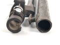 1.Weltkrieg, Aushilfsseitengewehr mit russischem Beuteseitengewehr M 91 Nagant, sogenannte Orgelpfeifenscheide aus starkem Stahlblech, Spitze offen, Reste von feldgrauem Originallack,. Ungereinigt