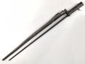 1.Weltkrieg, Aushilfsseitengewehr mit sogenannter Orgelpfeifenscheide aus Stahlblech, diese stark verbeult und ca 16 cm an der Naht offen ,Reste von  feldgrauen Originallack auf Griffstück, Klinge aus altem Dillenbajonett  ,
