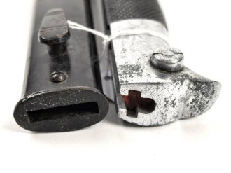 Exraseitengewehr  KS98,  Eigentumstück, Gesamtlänge 35 cm, ohne Hersteller, roter Filz in Führungsschiene,