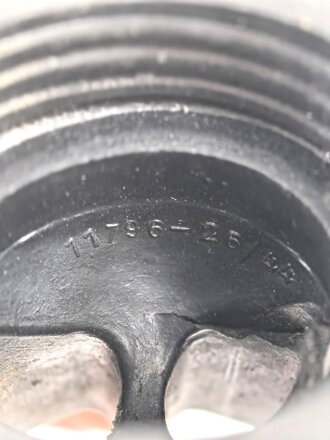 Mundstück für Gasmaskenfilter Wehrmacht, spätes Stück, wird direkt auf den Gasmaskenfilter aufgeschraubt. Selten, Gummi angetrocknet