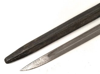 Großbritannien, Seitengewehr 1911 Pattern Enfield P07 Hooked Quillon Bayonet  seltene Scheide des 1.Modells, Hersteller Sanderson, Scheidenblech und Griffteile nachlackiert
