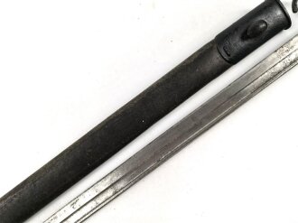 Großbritannien, Seitengewehr 1911 Pattern Enfield P07 Hooked Quillon Bayonet  seltene Scheide des 1.Modells, Hersteller Sanderson, Scheidenblech und Griffteile nachlackiert