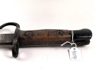 Großbritannien, Seitengewehr 1911 Pattern Enfield P07 Hooked Quillon Bayonet  seltene Scheide des 1.Modells, Hersteller Sanderson, Scheidenblech und Griffteile nachlackiert