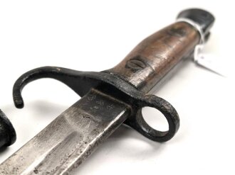 Großbritannien, Seitengewehr 1911 Pattern Enfield P07 Hooked Quillon Bayonet  seltene Scheide des 1.Modells, Hersteller Sanderson, Scheidenblech und Griffteile nachlackiert