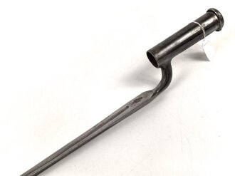 Österreich, Tüllenbajonett, wohl vor 1800, 3-kantklinge mit tiefer Blutrinne , Doppelkopfadler auf Fehlschärfe, lGesamtlänge 55 cm,  Durchmesser Tülle 22 mm verjüngt sich auf 20,5 mm