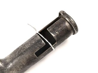 Österreich, Tüllenbajonett, wohl vor 1800, 3-kantklinge mit tiefer Blutrinne , Doppelkopfadler auf Fehlschärfe, lGesamtlänge 55 cm,  Durchmesser Tülle 22 mm verjüngt sich auf 20,5 mm
