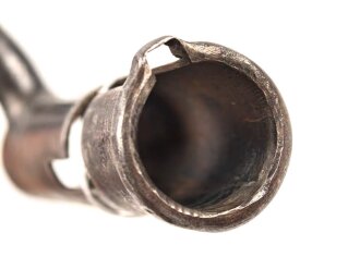 Österreich, Tüllenbajonett, wohl vor 1800, 3-kantklinge mit tiefer Blutrinne , Doppelkopfadler auf Fehlschärfe, lGesamtlänge 55 cm,  Durchmesser Tülle 22 mm verjüngt sich auf 20,5 mm