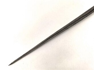 Österreich, Tüllenbajonett, wohl vor 1800, 3-kantklinge mit tiefer Blutrinne , Doppelkopfadler auf Fehlschärfe, lGesamtlänge 55 cm,  Durchmesser Tülle 22 mm verjüngt sich auf 20,5 mm