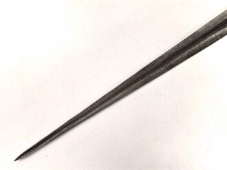 Österreich, Tüllenbajonett, wohl vor 1800, 3-kantklinge mit tiefer Blutrinne , Doppelkopfadler auf Fehlschärfe, lGesamtlänge 55 cm,  Durchmesser Tülle 22 mm verjüngt sich auf 20,5 mm
