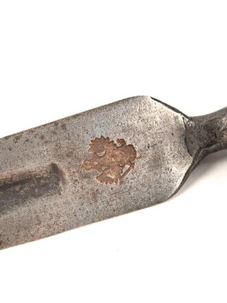 Österreich, Tüllenbajonett, wohl vor 1800, 3-kantklinge mit tiefer Blutrinne , Doppelkopfadler auf Fehlschärfe, lGesamtlänge 55 cm,  Durchmesser Tülle 22 mm verjüngt sich auf 20,5 mm