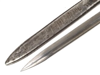 Kaiserreich, 1.Weltkrieg, Aushilfsseitengewehr Typ EB47 ( nach Carter ) mit geprägtem  Ganzstahlgriff , Originallackreste, Klinge mit Hohlkehle,  fag Scheide mit Truppenbezeichnung, Schraube ergänzt,