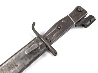 Kaiserreich, 1.Weltkrieg, Aushilfsseitengewehr Typ EB47 ( nach Carter ) mit geprägtem  Ganzstahlgriff , Originallackreste, Klinge mit Hohlkehle,  fag Scheide mit Truppenbezeichnung, Schraube ergänzt,
