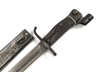 Kaiserreich, 1.Weltkrieg, Aushilfsseitengewehr Typ EB47 ( nach Carter ) mit geprägtem  Ganzstahlgriff , Originallackreste, Klinge mit Hohlkehle,  fag Scheide mit Truppenbezeichnung, Schraube ergänzt,