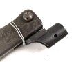 Kaiserreich, 1.Weltkrieg, Aushilfsseitengewehr Typ EB47 ( nach Carter ) mit geprägtem  Ganzstahlgriff , Originallackreste, Klinge mit Hohlkehle,  fag Scheide mit Truppenbezeichnung, Schraube ergänzt,