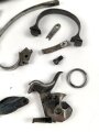 Kaiserreich, freie Ersatzteile für Reichsrevolver Modell 1883 , Offiziersmodell mit gewaffelten Griffschalen , dazu einige nicht näher definierbare Teile