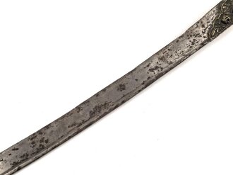 Osmanisches Reich, Yatagan,Türkei/Balkan 19.Jahrhundert, Holzgriffschalen  mit plastischen Messingbeschlägen, verzierte Klingentülle ebenfalls aus Messing, Klinge scharf mit oberflächlichem Rost, Gesamtlänge 76 cm