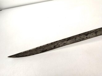 Osmanisches Reich, Yatagan,Türkei/Balkan 19.Jahrhundert, Holzgriffschalen  mit plastischen Messingbeschlägen, verzierte Klingentülle ebenfalls aus Messing, Klinge scharf mit oberflächlichem Rost, Gesamtlänge 76 cm