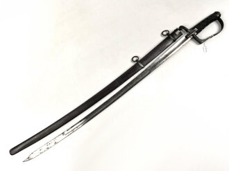 Frankreich/Europa, Säbel für Offiziere der leichten Kavallerie napoleonisch/Restauration, ca 1810 bis 1840, Horngriffe, komplett aus Stahl gefertigter Griff, Klinge mit Pandurenspitze, Stahlscheide mit 2 Trageringen, langes rechteckiges Mitteleisen.