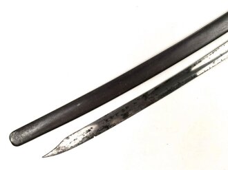 Frankreich/Europa, Säbel für Offiziere der leichten Kavallerie napoleonisch/Restauration, ca 1810 bis 1840, Horngriffe, komplett aus Stahl gefertigter Griff, Klinge mit Pandurenspitze, Stahlscheide mit 2 Trageringen, langes rechteckiges Mitteleisen.