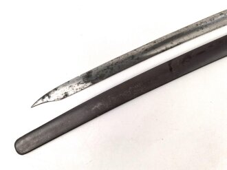 Frankreich/Europa, Säbel für Offiziere der leichten Kavallerie napoleonisch/Restauration, ca 1810 bis 1840, Horngriffe, komplett aus Stahl gefertigter Griff, Klinge mit Pandurenspitze, Stahlscheide mit 2 Trageringen, langes rechteckiges Mitteleisen.