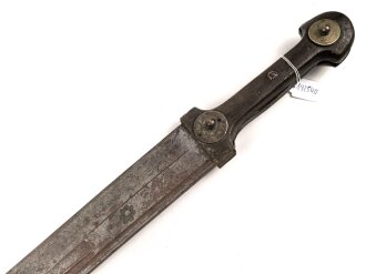 Russland, Kaukasus 19.Jahrhundert, Horngriffschalen  mit Beschlägen aus verschiedenen arabischen und einer spanischen Münze,  Klinge scharf mit 3 Hohlbahnen und Rosettenmarke, oberflächlicher Rost, Gesamtlänge 77,5 cm,