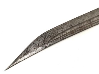 Russland, Kaukasus 19.Jahrhundert, Horngriffschalen  mit Beschlägen aus verschiedenen arabischen und einer spanischen Münze,  Klinge scharf mit 3 Hohlbahnen und Rosettenmarke, oberflächlicher Rost, Gesamtlänge 77,5 cm,