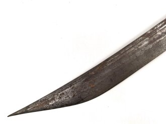 Russland, Kaukasus 19.Jahrhundert, Horngriffschalen  mit Beschlägen aus verschiedenen arabischen und einer spanischen Münze,  Klinge scharf mit 3 Hohlbahnen und Rosettenmarke, oberflächlicher Rost, Gesamtlänge 77,5 cm,