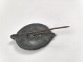 Winterhilfswerk Reichsstrassensammlung, Tag der Wehrmacht, Schwert vor Hakenkreuz mit rundem Eichenlaubkranz