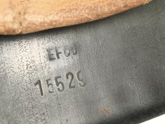 Heer, Stahlhelm Modell 1942 mit Emblem. In allen Teilen origianales Stück, die Niete im Nacken wurde warum auch immer mal gewechselt. ET 66