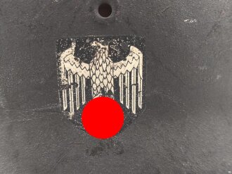 Heer, Stahlhelm Modell 1942 mit Emblem. In allen Teilen origianales Stück, die Niete im Nacken wurde warum auch immer mal gewechselt. ET 66