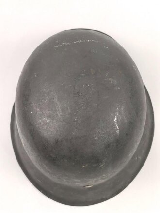Heer, Stahlhelm Modell 1942 mit Emblem. In allen Teilen origianales Stück, die Niete im Nacken wurde warum auch immer mal gewechselt. ET 66