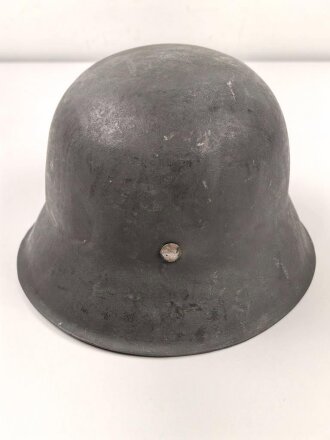 Heer, Stahlhelm Modell 1942 mit Emblem. In allen Teilen origianales Stück, die Niete im Nacken wurde warum auch immer mal gewechselt. ET 66