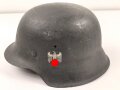 Heer, Stahlhelm Modell 1942 mit Emblem. In allen Teilen origianales Stück, die Niete im Nacken wurde warum auch immer mal gewechselt. ET 66