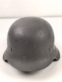 Heer, Stahlhelm Modell 1942 mit Emblem. In allen Teilen origianales Stück, die Niete im Nacken wurde warum auch immer mal gewechselt. ET 66