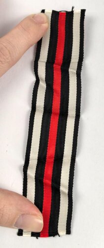 Band zum Ehrenkreuz für Frontkämpfer / Kriegsteilnehmer. Breite 30mm, Gesamtlänge 14cm