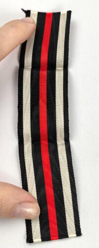Band zum Ehrenkreuz für Frontkämpfer / Kriegsteilnehmer. Breite 30mm, Gesamtlänge 14cm