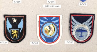 Belgien, Sammlung Ärmelabzeichen Luftwaffe, auf Karton getackert