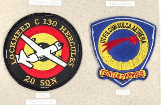 Belgien, Sammlung Ärmelabzeichen Luftwaffe, auf Karton getackert